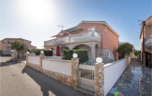 Lovely Apartment In Vir With Kitchen