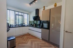 Brand new luxurious 6 bedroom villa in Amsterdam