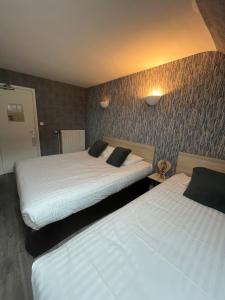 Hotels Hotel De Troyes : photos des chambres