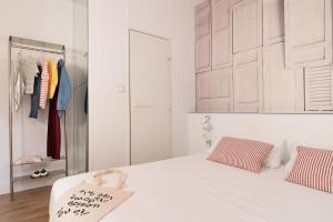 Chic & Basic Tallers Hostal
