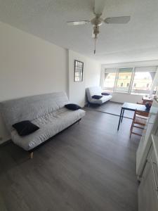 LES FLORALIES 2 Studio 4 personnes climatisé, piscine dans la résidence et Parking privé disponible