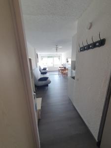 LES FLORALIES 2 Studio 4 personnes climatisé, piscine dans la résidence et Parking privé disponible