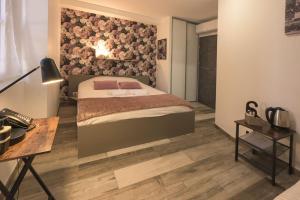 Hotels Hotel De La Croisee : photos des chambres