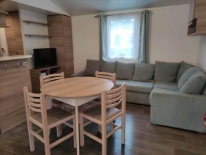 Campings Mobil-home 6/8 personnes au Domaine de Kerlann, Pont-Aven : photos des chambres