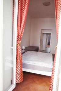 2B Pechackova family apartment with balcony by the river