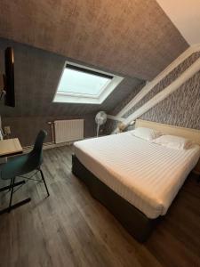 Hotels Hotel De Troyes : photos des chambres