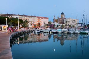 Au petit Bonheur, centre St-Raphaël, 8min à pied plage