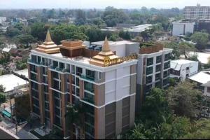 Erawan Luxury 2B2B Condo (2卧室豪华公寓古城中心)