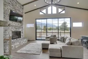 Chic Utah Getaway with Fireplace, Sauna and 2 Decks! - Joseph