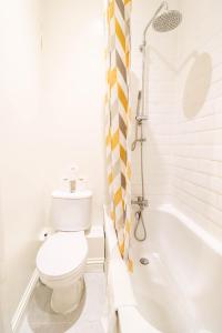 Right by Oval station 2-Bed Flat ! FREE WIFI!