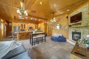 Lake Eufaula Cabin with Hot Tub and Large Deck - Eufaula