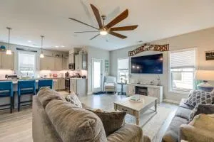 Beaufort Townhome with Game Room 8 Mi to Beaches! - Steep Pines Fork