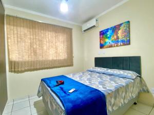 Apto espaçoso no Centro, térreo com 2 Quartos de Casal ArCond WiFi 400megas HomeOfice Cozinha e Garagem