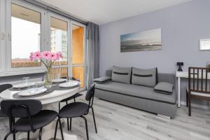 Family Apartment with Balcony in Gdynia by Noclegi Renters