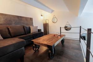 B&B / Chambres d'hotes Le Mas Lauralie : Suite avec Baignoire Spa