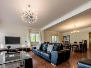 Casa Chalet Villa con piscina, jardín y aire acondicionado cerca de Valencia en La Eliana-LEliana