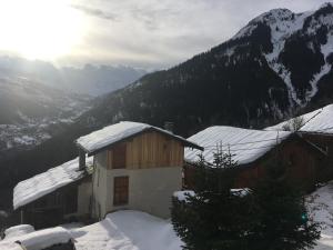 CHALET R & R