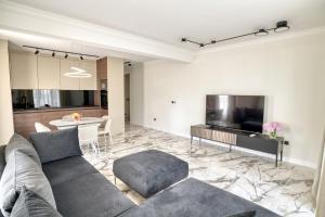 Apt "Royal Oak" 2 Bedroom with Garage Parking