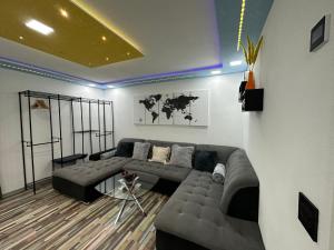 Modern Apartments Neuburg P - TOP - 2 Zimmer, Komfort, Balkon, Wi-Fi, Smart TV, Große Dusche, Küche