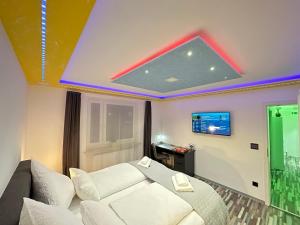Modern Apartments Neuburg P - TOP - 2 Zimmer, Komfort, Balkon, Wi-Fi, Smart TV, Große Dusche, Küche