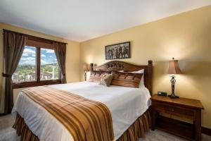 Bear Claw 408 - Ski-in Ski-out Condo!