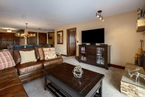 Bear Claw 408 - Ski-in Ski-out Condo!