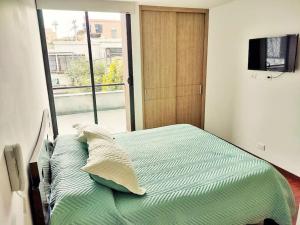 Autopista Norte, Calle 100, cerca a todo