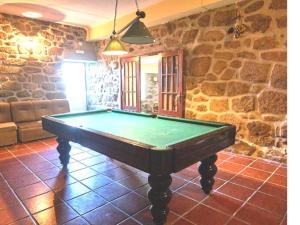 19th Centry Farmhouse Getaway - Sleep 12-14 w Pool