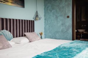 Beautiful villa with private pool near sea