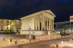 Appartements Haut maison Nimes : Appartement avec Balcon