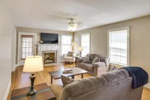 Charming Tullahoma Stay with Great Walkable Location - Tullahoma