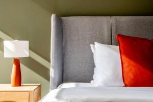 New 2BR with pool and rooftop