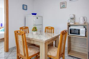 Apartments with parking space Jezera, Murter - 5133