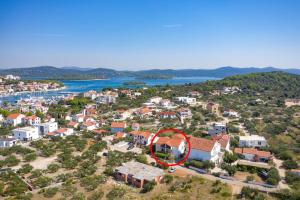 Apartments with a parking space Jezera, Murter - 16874 - 3hvězdičkové hotely ve městě Jezera