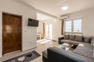 Family friendly house with a swimming pool Podstrana, Split - 21718