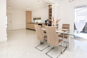 Apartments with parking space Vir - Lozice, Vir - 21759