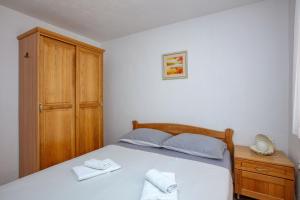 Apartments with parking space Jezera, Murter - 5133