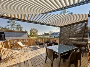 Chalet Jullouville - 6 pers. - Piscine chauffée - Terrasse privative - Proche plage et commerces - FR-1-361-470