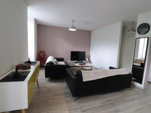 Maisons de vacances Gite Thiezac, 4 pieces, 8 personnes - FR-1-742-46 : photos des chambres