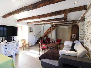 Maisons de vacances Gite Vieillevie, 6 pieces, 10 personnes - FR-1-742-383 : photos des chambres