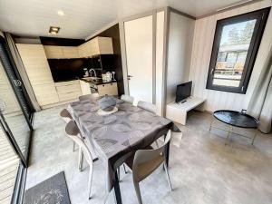 Chalets Chalet Jullouville, 4 pieces, 6 personnes - FR-1-361-498 : photos des chambres