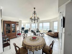 Appartements Magnifique appartement en front de mer avec parking et Wi-Fi a Granville - FR-1-361-516 : photos des chambres