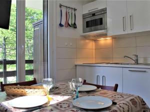 Studio 4 pers. avec balcon sud, calme, parking gratuit - Risoul 1850 - FR-1-330-567
