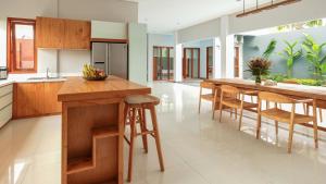 Modern spacious private pool villa in Central Canggu