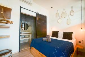 Pop art Canggu apartment, short-walk to the beach