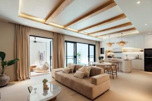 C4 Estate, Mediterranean-style home in Canggu, 6-min drive to beach
