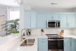 Stunning Private Courtyard - 1 BLOCK TO KING