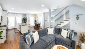 Secluded Courtyard & Parking - 2 Blocks to King