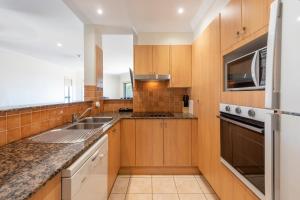 Breakers Unit 1 8 - LJHooker Yamba