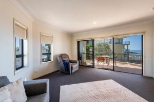 Breakers Unit 1 8 - LJHooker Yamba